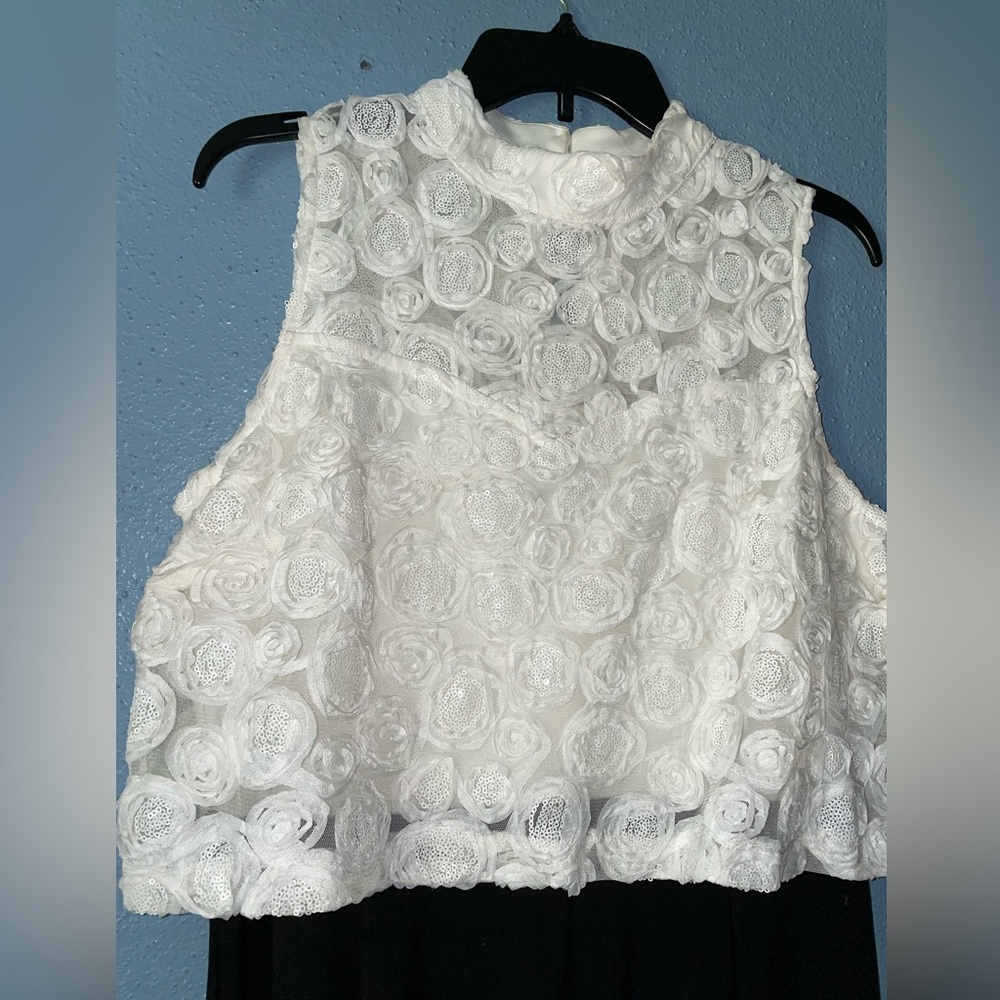 Beautiful Lace Flower Detailed Jumpsuit (Black and White)
